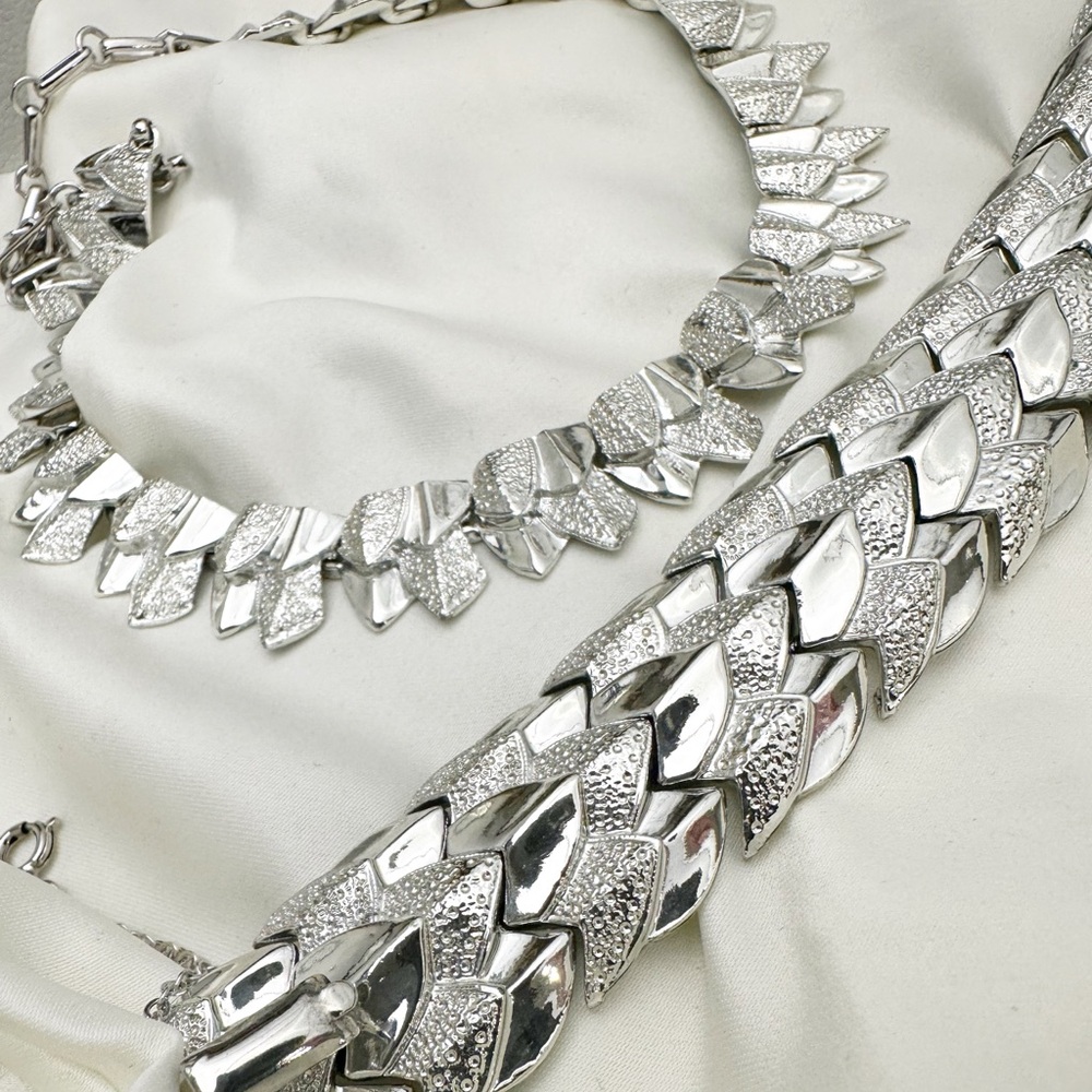 Vintage Coro rhodium plated necklace and bracelet set - Picture 6 of 6
